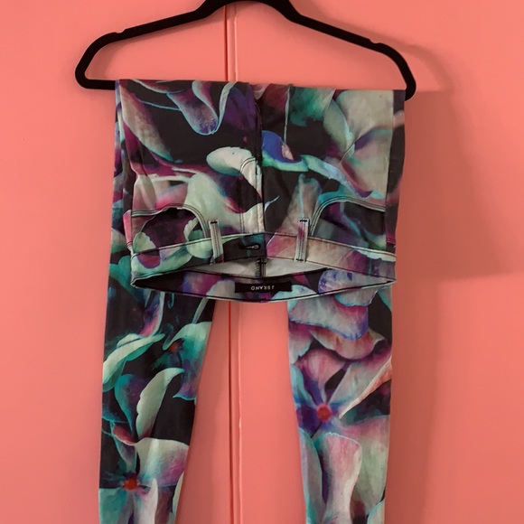 J Brand floral skinny Jean NWOT size 26 stretchy - Picture 2 of 6